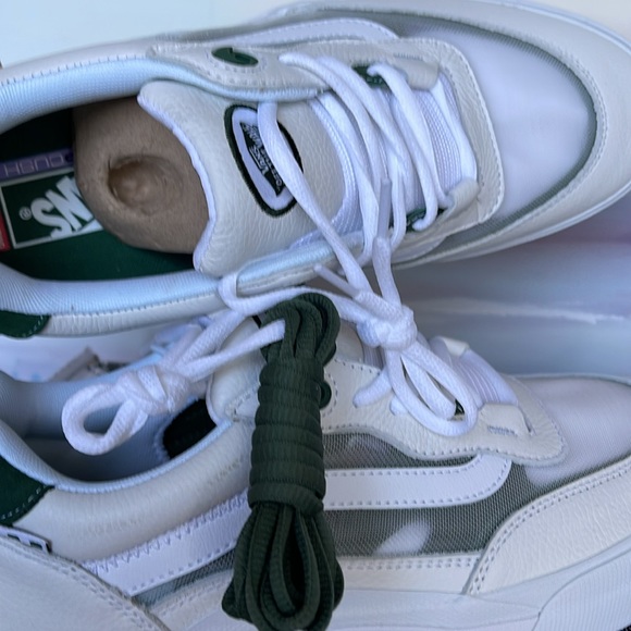 Vans WMNS Wayvee
White/Green
VN0A5JIAWGR
Sneakers - Picture 14 of 16